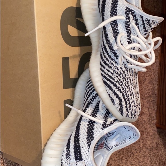 Yeezy Boost 350 - Picture 3 of 4
